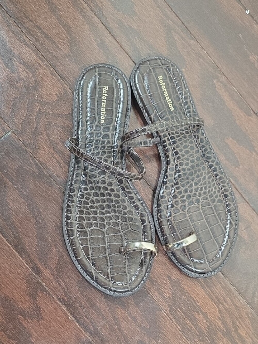 Reformation Cassandra Flat Sandal in Dark Brown with Gold Toe Ring - Picture 3 of 6